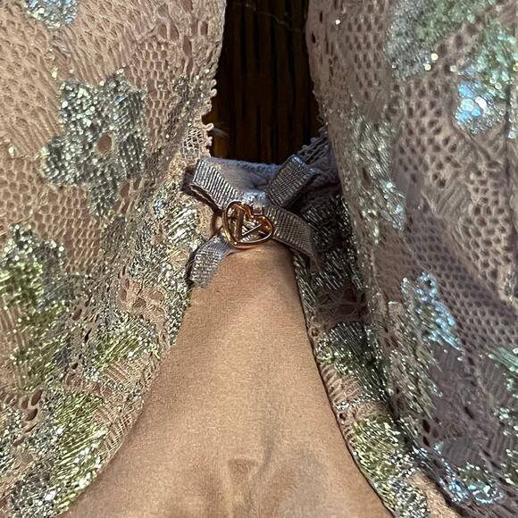 Victoria’s Secret Body By Victoria Lined Demi Bra 38C Nude Lace Floral NWT - Picture 4 of 4